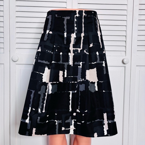 EXPRESS Design Studio Black Geometric Print Pleated Fit & Flare Skirt Size 4 - Picture 1 of 8